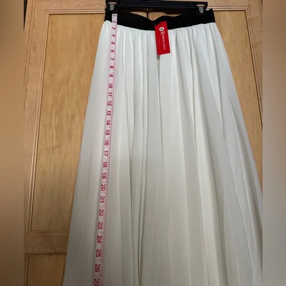 Elegant White Maxi Skirt - Picture 3 of 8